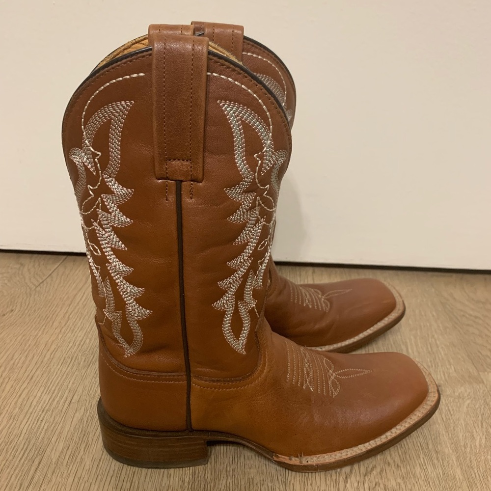 Caborca Silver square toe brown cowboy boots.Size 6